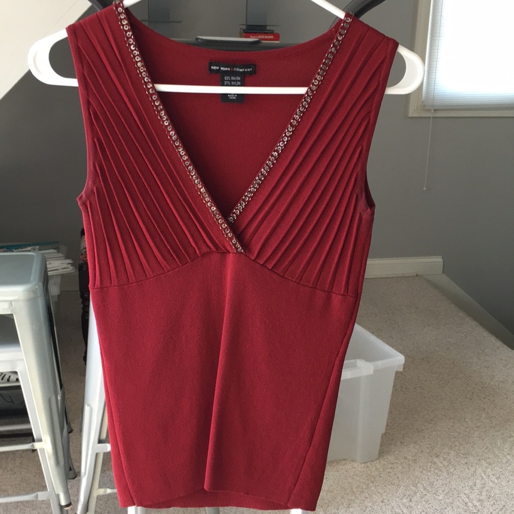 New York & Company sleeveless sweater. Size S